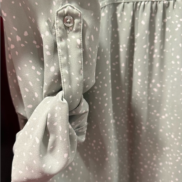 Maurices Green & White Polka Dot Blouse – Size Large (L) - Picture 5 of 5